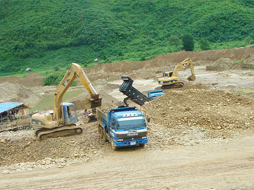老撾、柬埔寨礦區工程車 老撾、柬埔寨礦區工程車